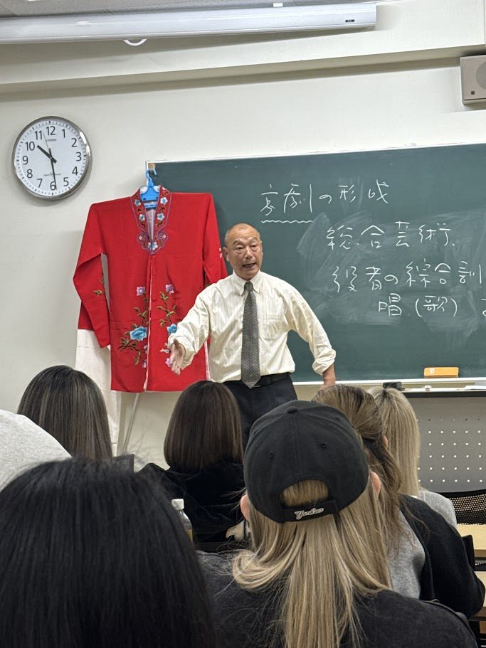 衣装の構造を、実物で学ぶ。