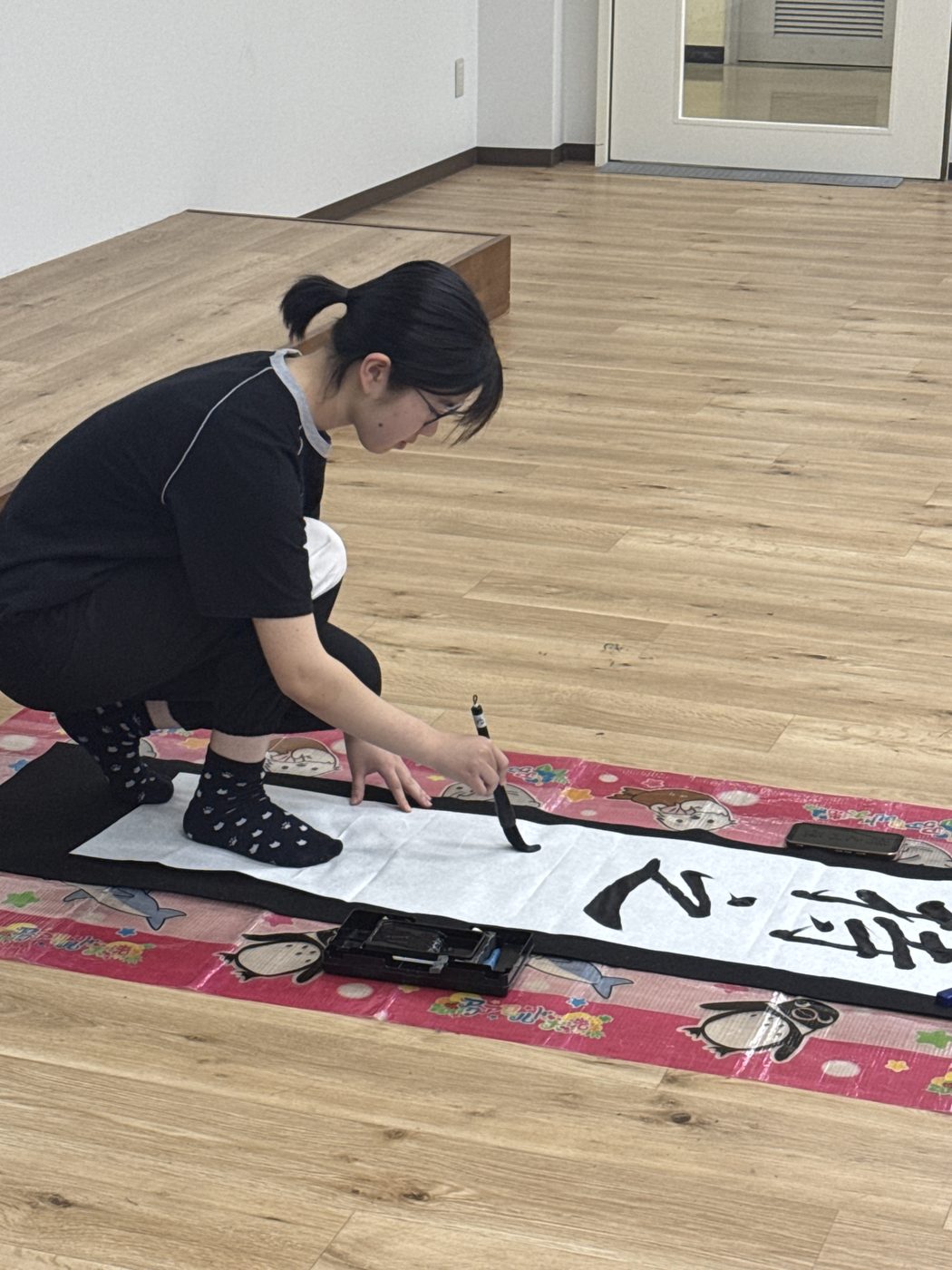 書道で『持之以恒（こつこつ続ける）』を清書。継続は力なり。
