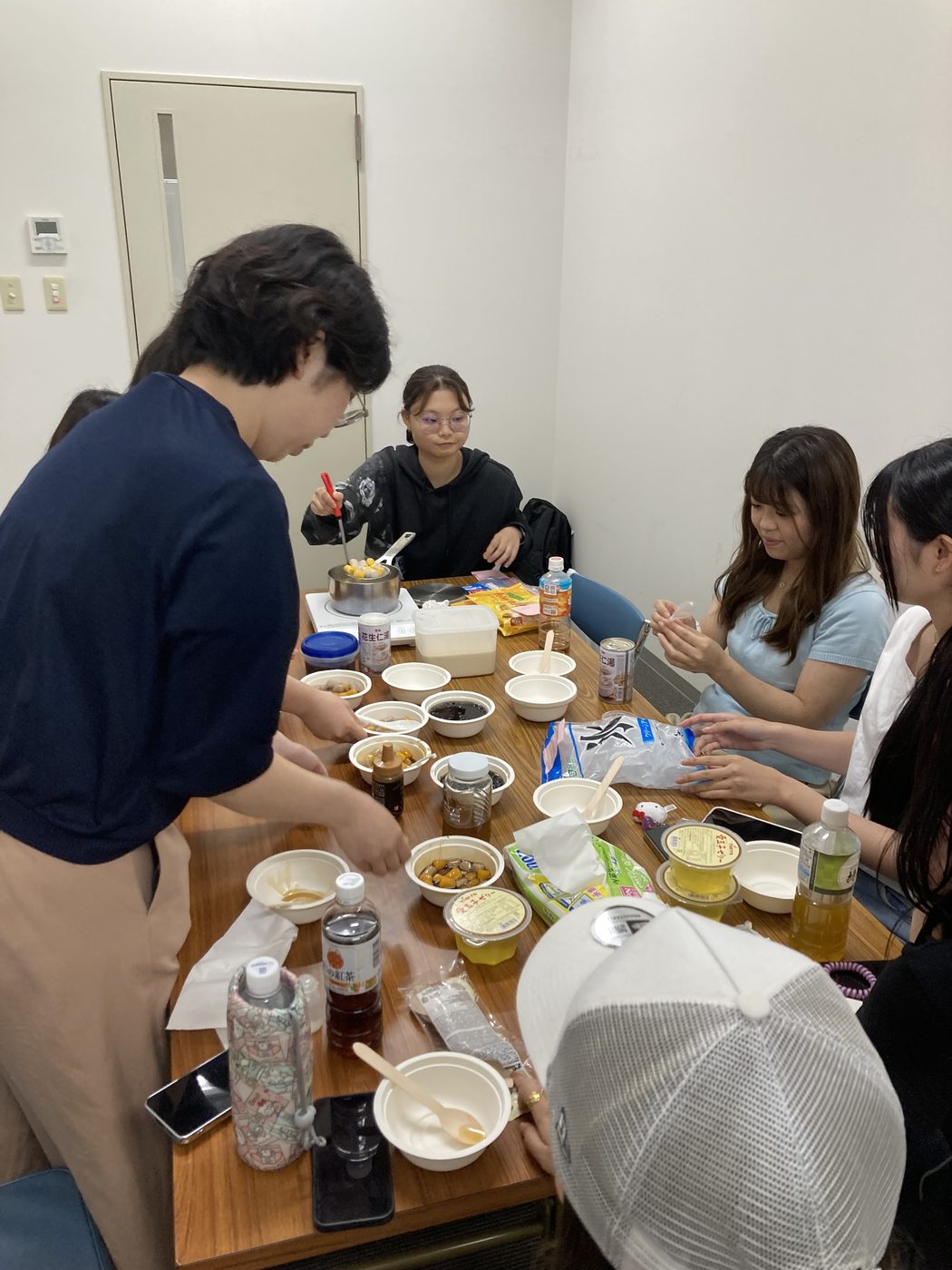 できあがりをみんなで囲む。