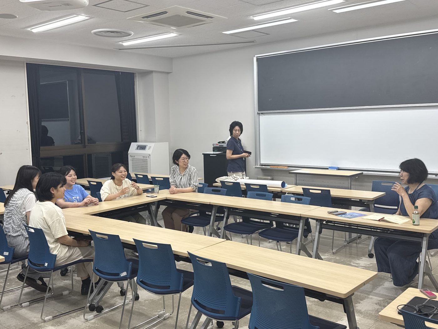 作品について感想を交わし合う。