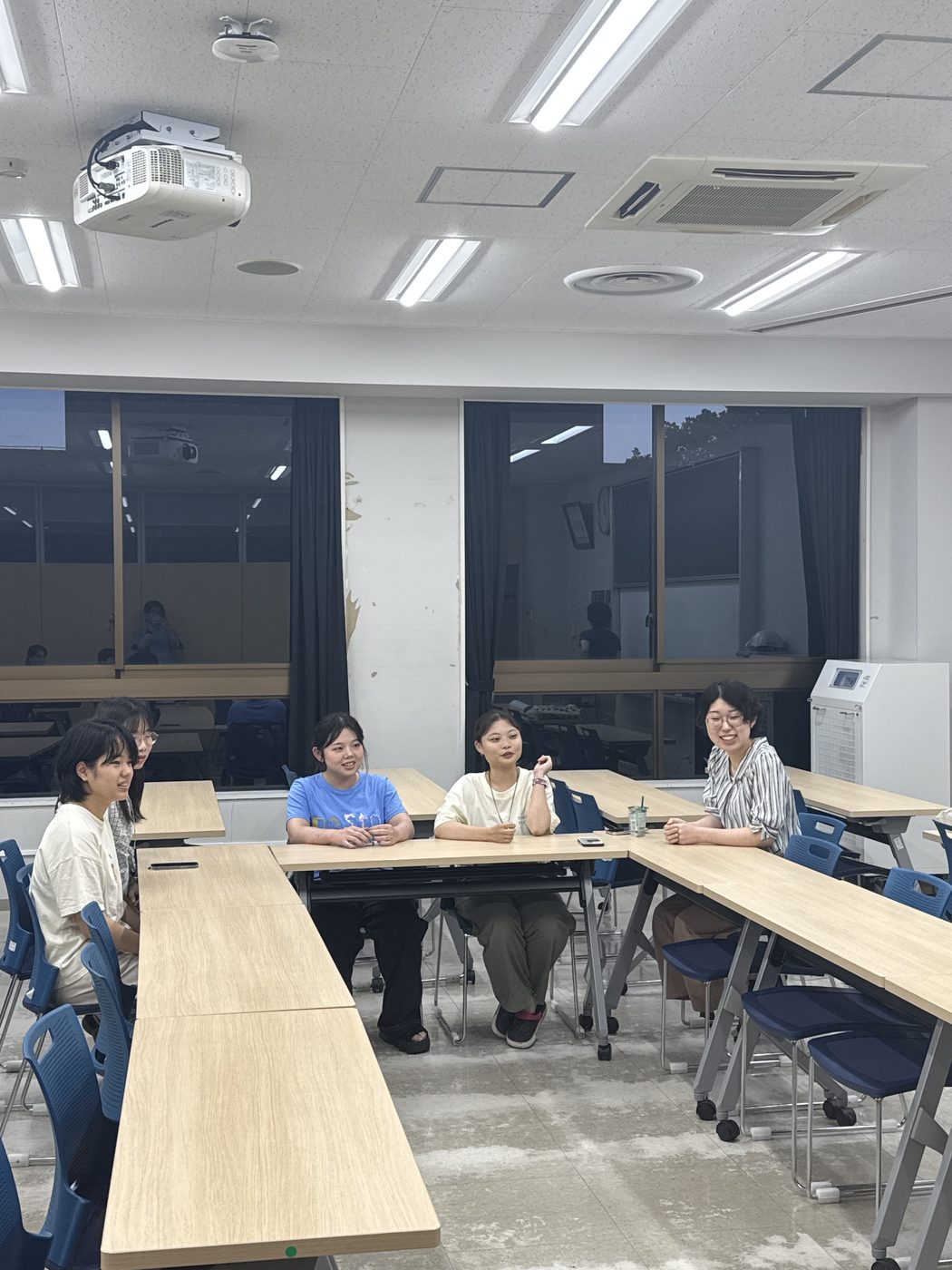 少人数で語り合う時間も。