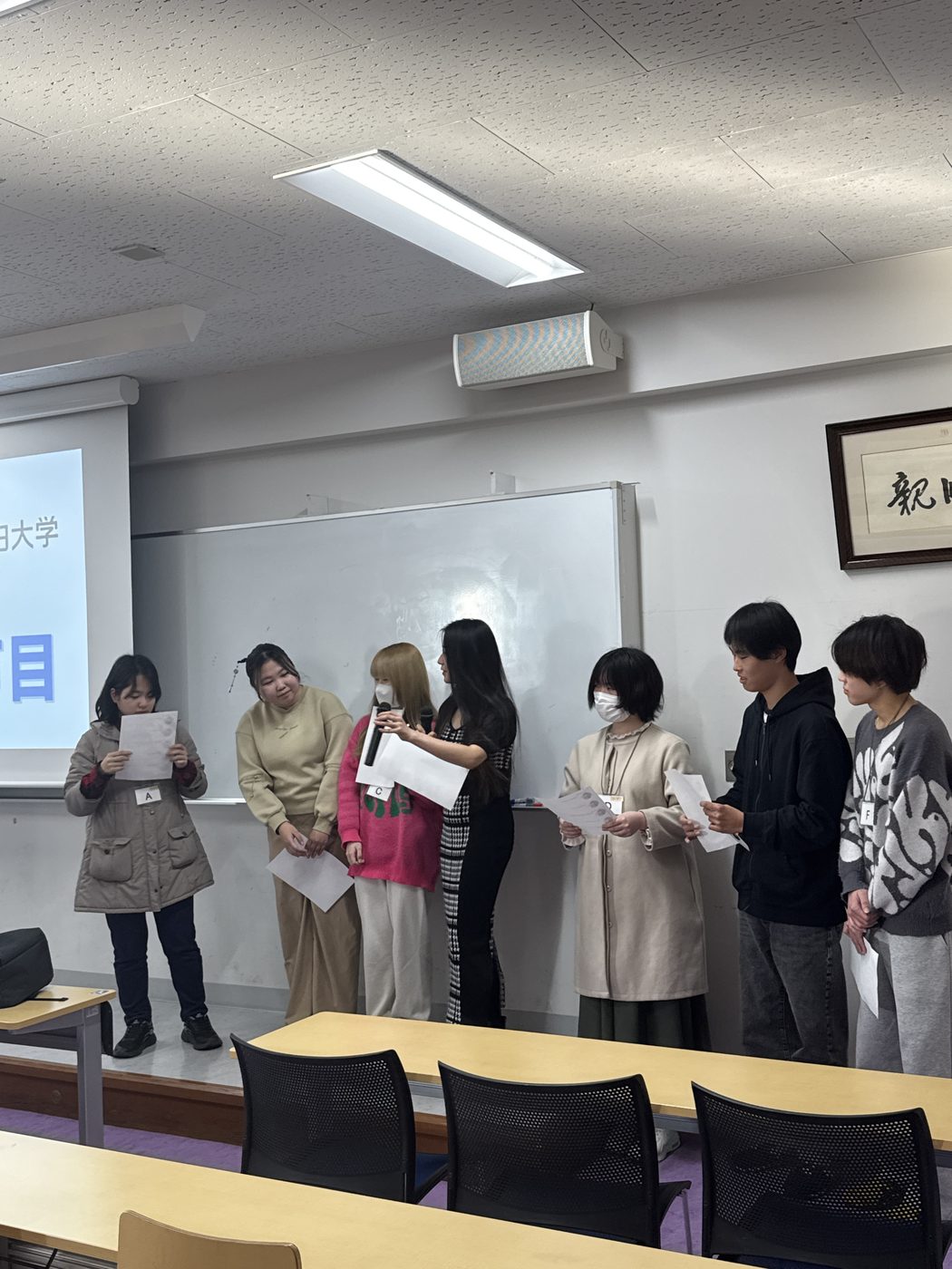 取材した中国語の原稿を、前に出て読み上げ。