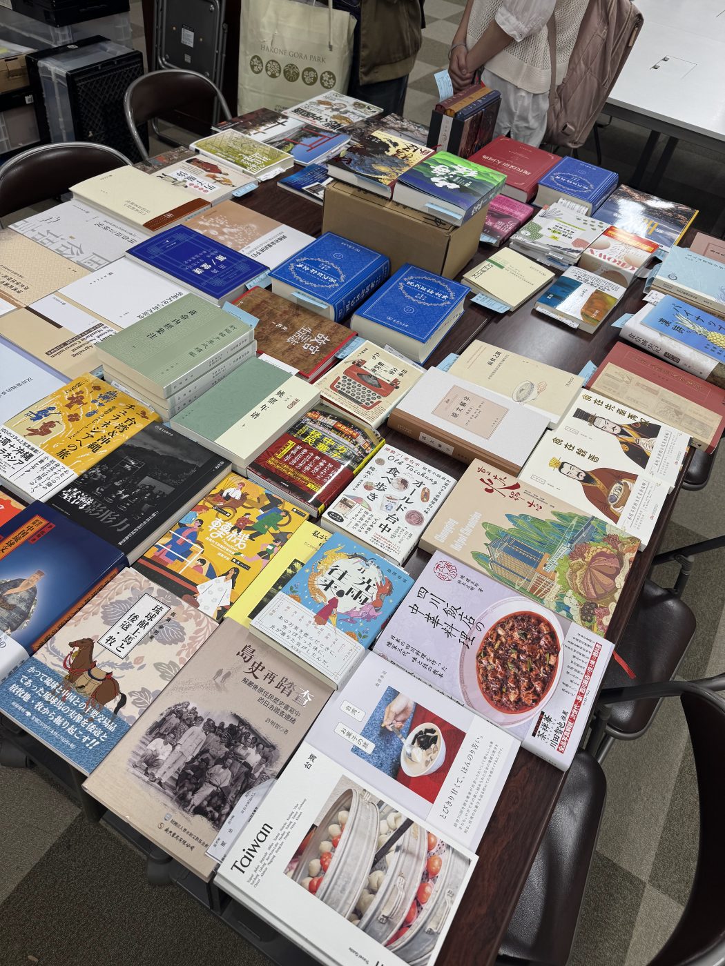 東方書店の書籍販売の写真