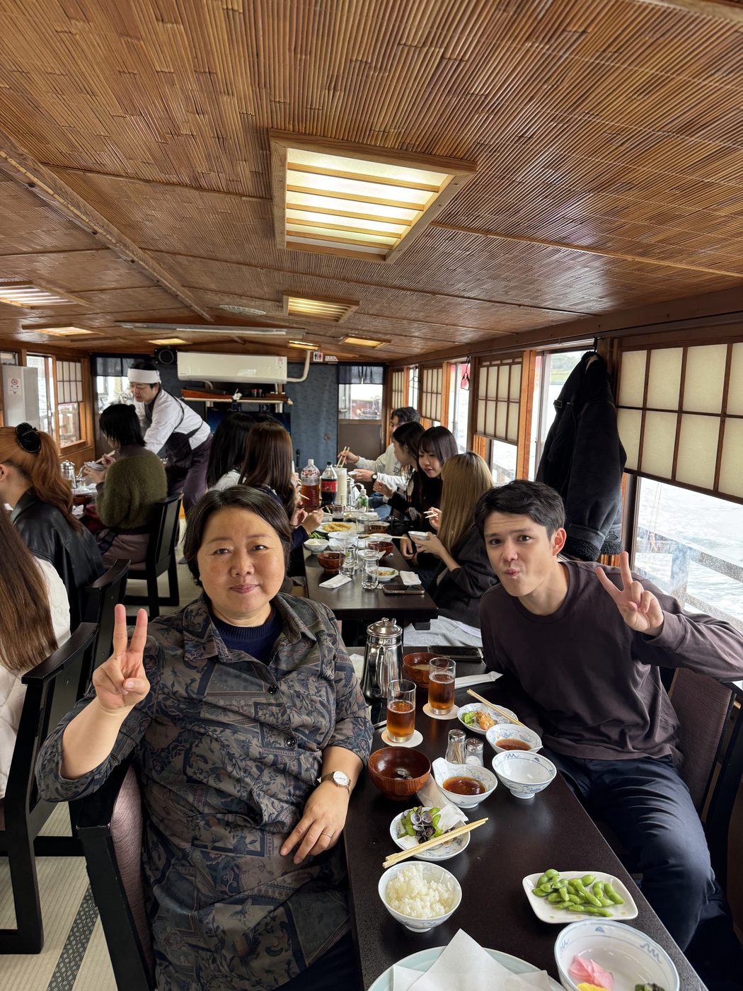交換留学生との交流(郊外遠足・屋形船)の写真