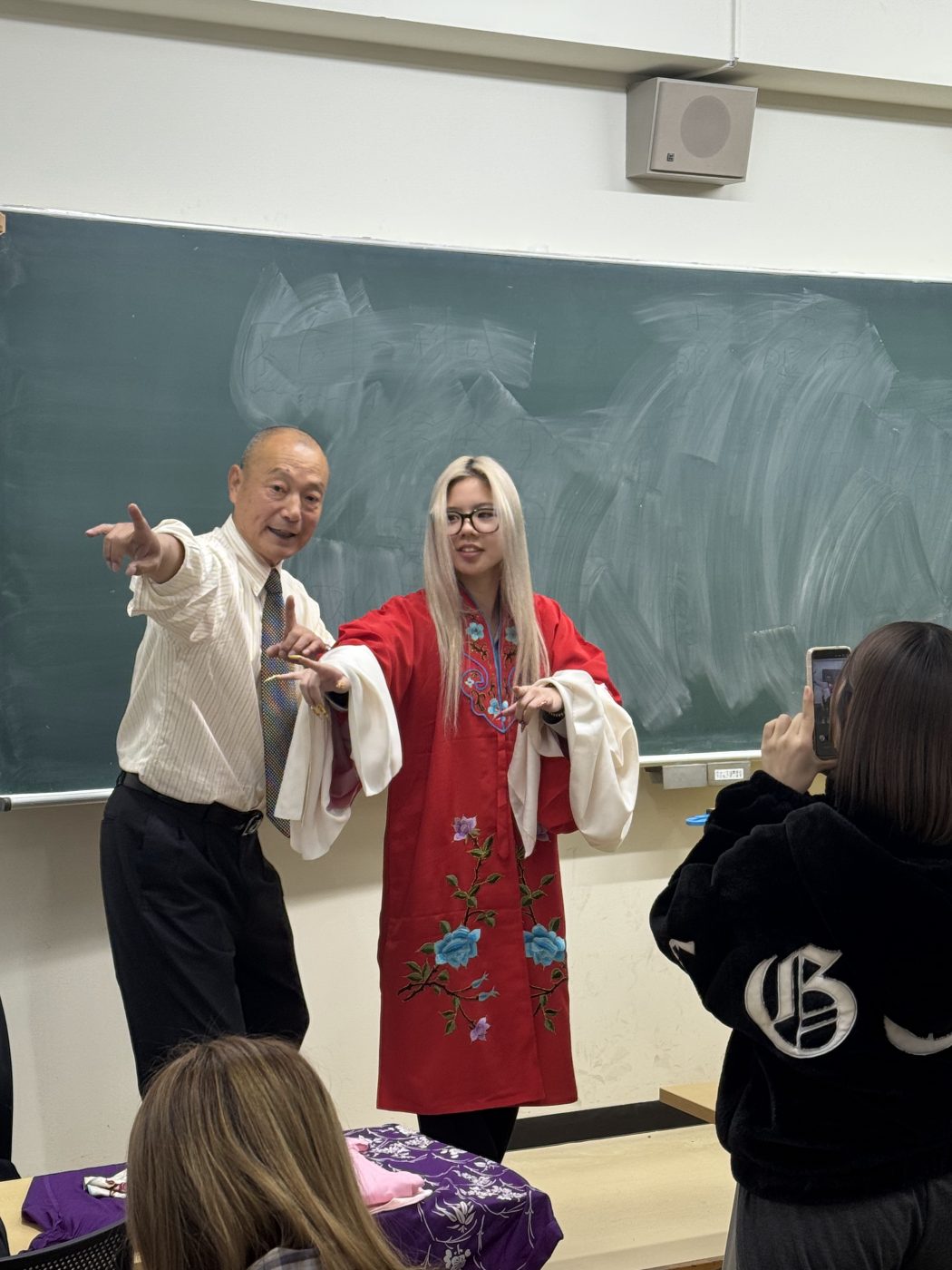 外部講演 ― 京劇の世界を見る
