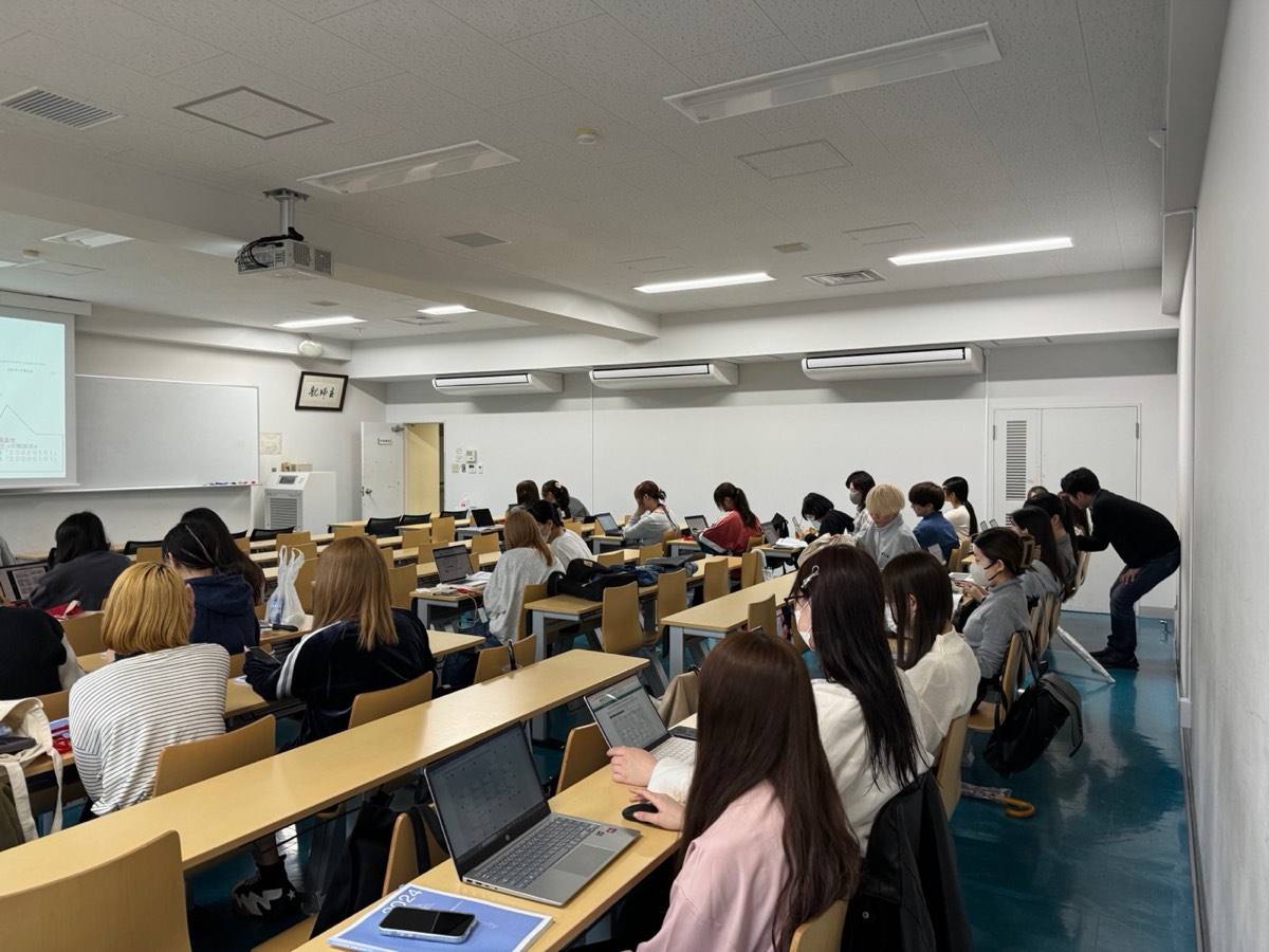 ベーシックセミナー(基礎ゼミ・学科理解)の写真