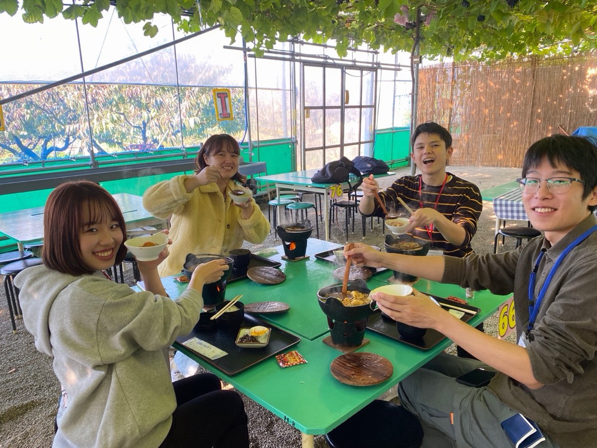 交換留学生との交流(郊外遠足・屋形船)の写真
